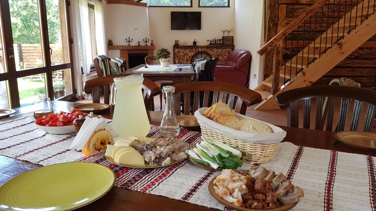 Sura Lu' Vasile. Acomodação com café da manhã Crivina  Exterior foto