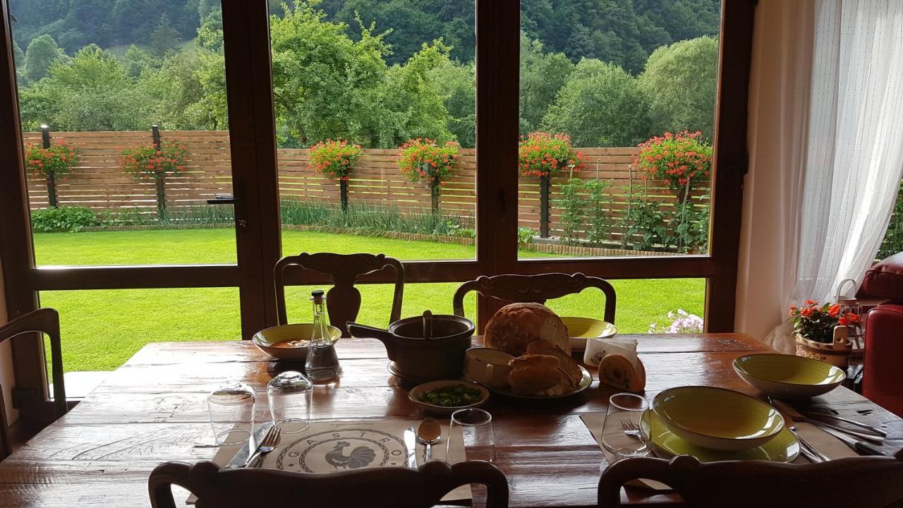 Sura Lu' Vasile. Acomodação com café da manhã Crivina  Exterior foto