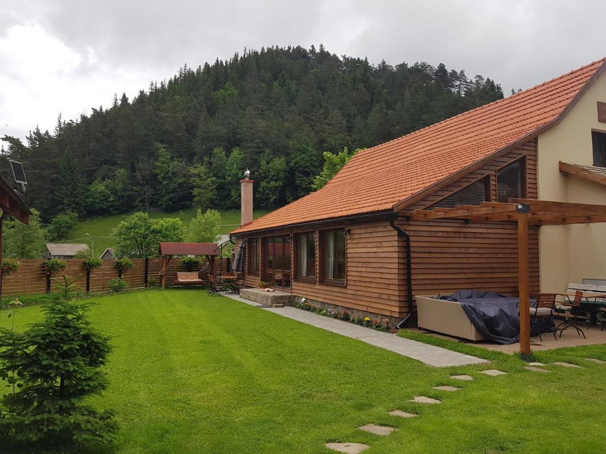 Sura Lu' Vasile. Acomodação com café da manhã Crivina  Exterior foto